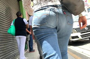 Candid jeans