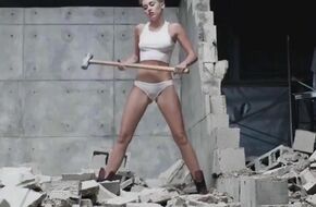Miley cyrus posing nude